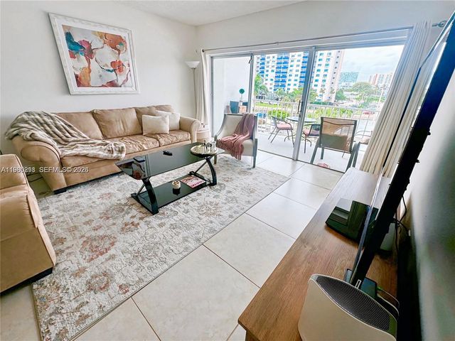 500 Bayview Dr 325, Sunny Isles Beach, FL 33160