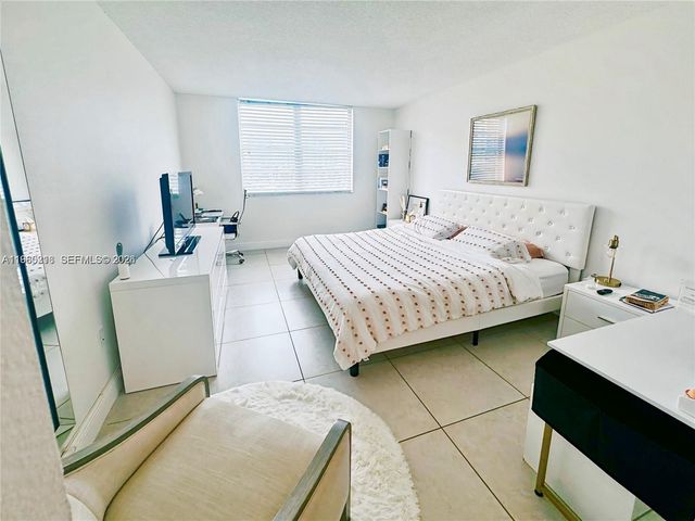 500 Bayview Dr 325, Sunny Isles Beach, FL 33160