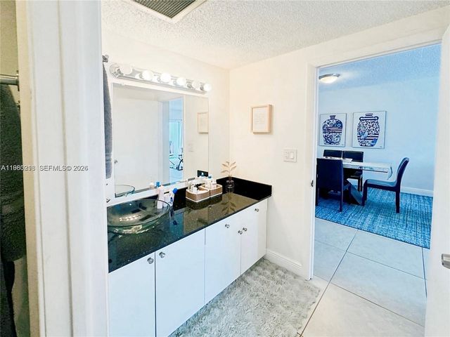 500 Bayview Dr 325, Sunny Isles Beach, FL 33160