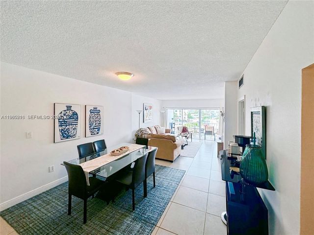 500 Bayview Dr 325, Sunny Isles Beach, FL 33160