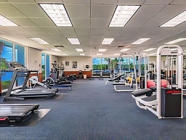 500 Bayview Dr 325, Sunny Isles Beach, FL 33160
