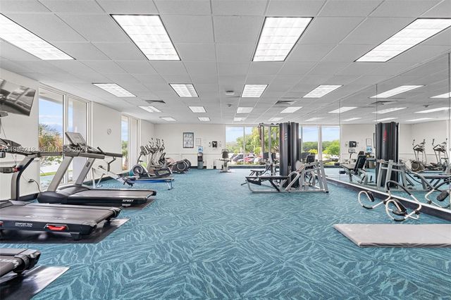500 Bayview Dr 325, Sunny Isles Beach, FL 33160