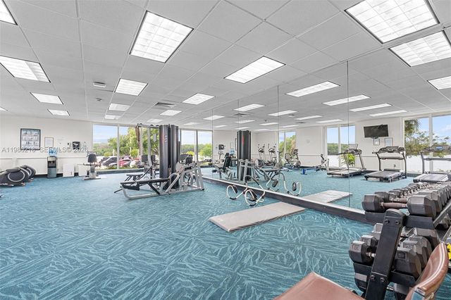 500 Bayview Dr 325, Sunny Isles Beach, FL 33160