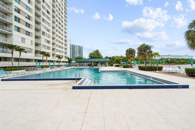 500 Bayview Dr 325, Sunny Isles Beach, FL 33160