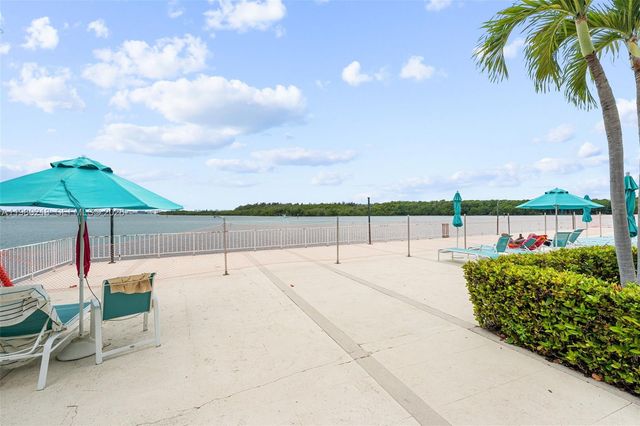 500 Bayview Dr 325, Sunny Isles Beach, FL 33160