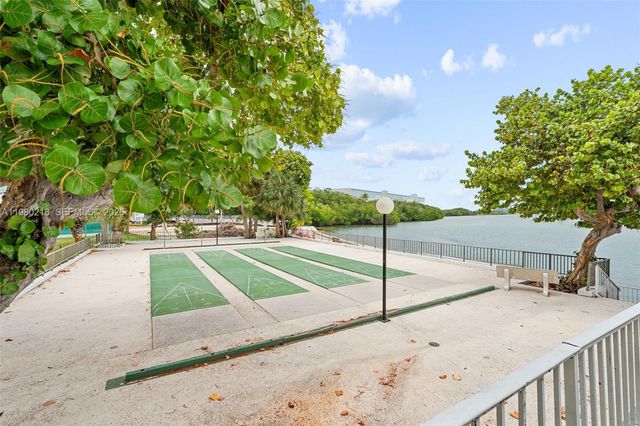 500 Bayview Dr 325, Sunny Isles Beach, FL 33160