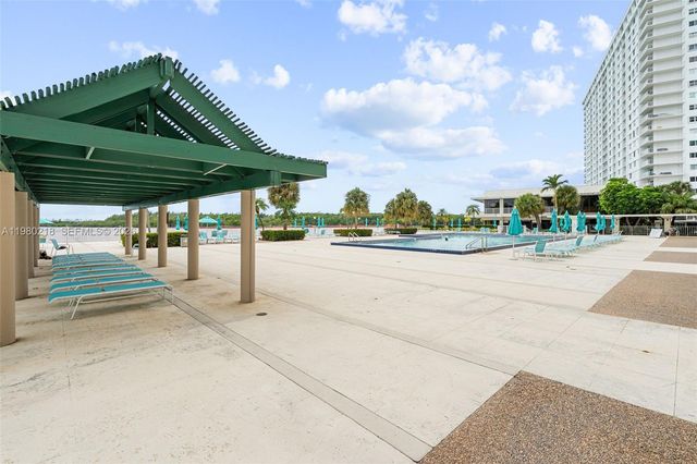 500 Bayview Dr 325, Sunny Isles Beach, FL 33160