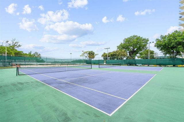 500 Bayview Dr 325, Sunny Isles Beach, FL 33160