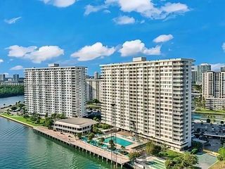 500 Bayview Dr 325, Sunny Isles Beach, FL 33160