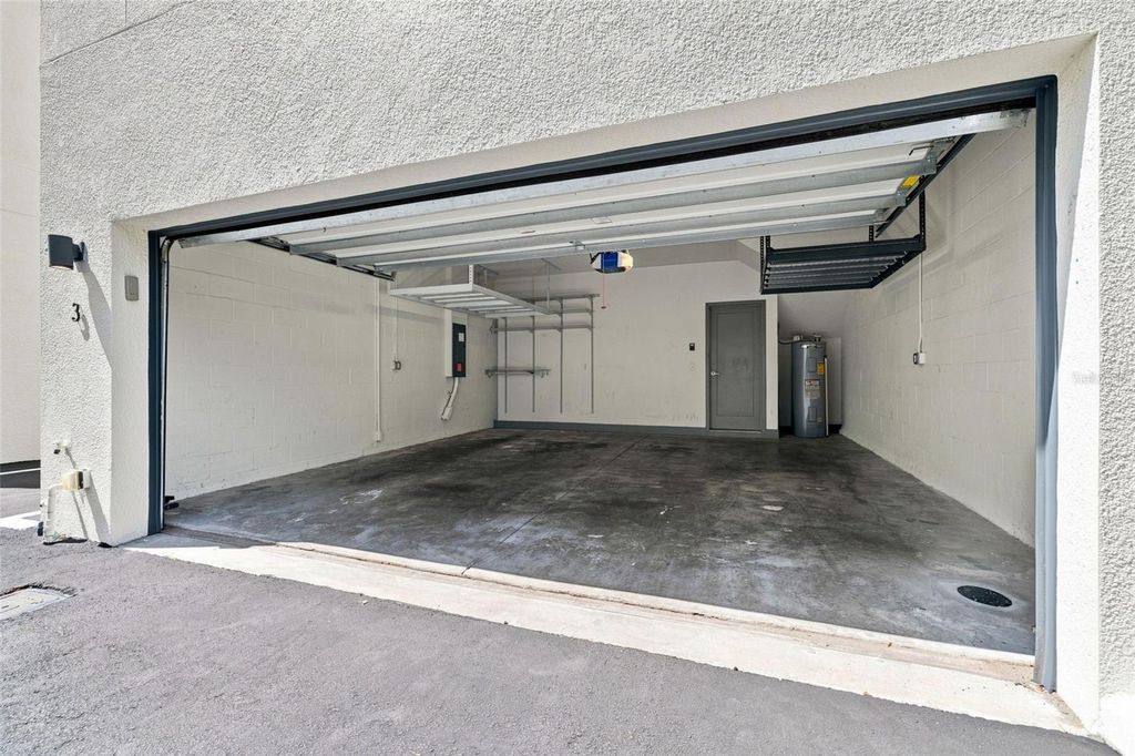 Image 11 of property listing at 4810 W MCELROY AVENUE 3, Tampa, FL 33611