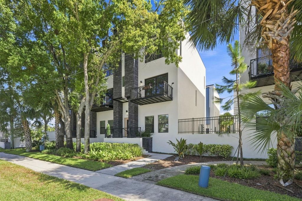 Image 13 of property listing at 4810 W MCELROY AVENUE 3, Tampa, FL 33611