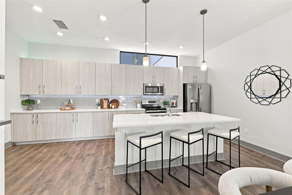 Image 17 of property listing at 4810 W MCELROY AVENUE 3, Tampa, FL 33611