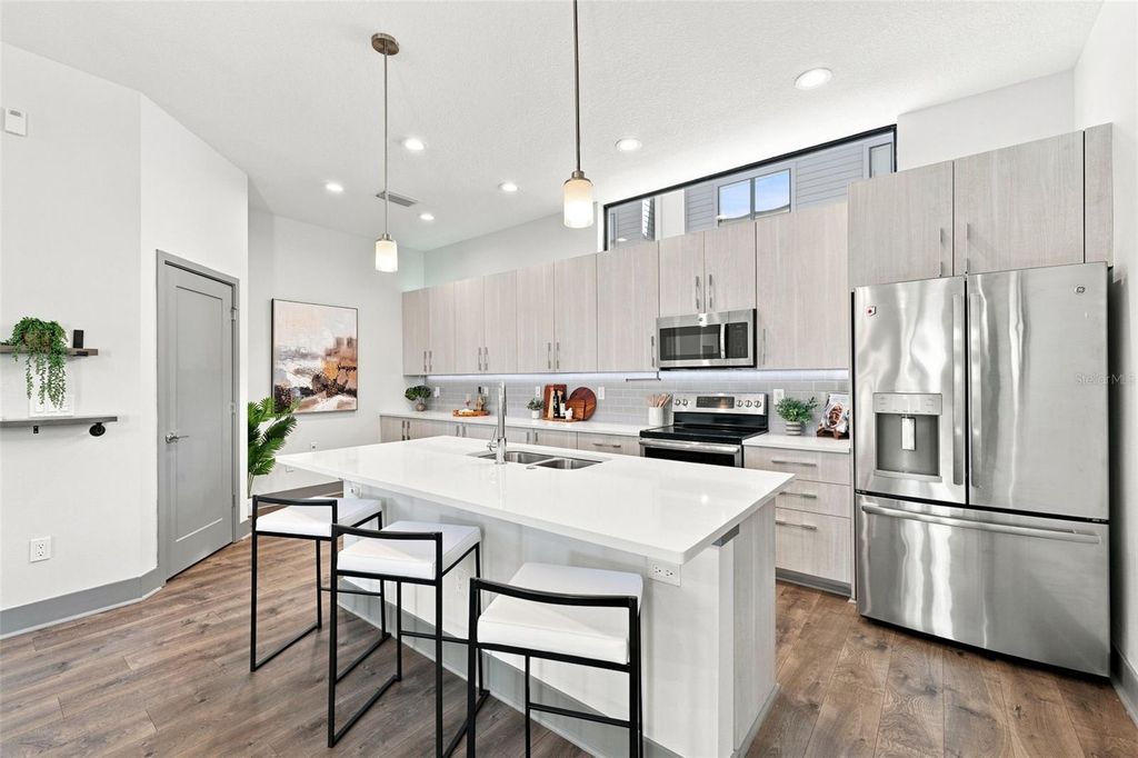 Image 18 of property listing at 4810 W MCELROY AVENUE 3, Tampa, FL 33611