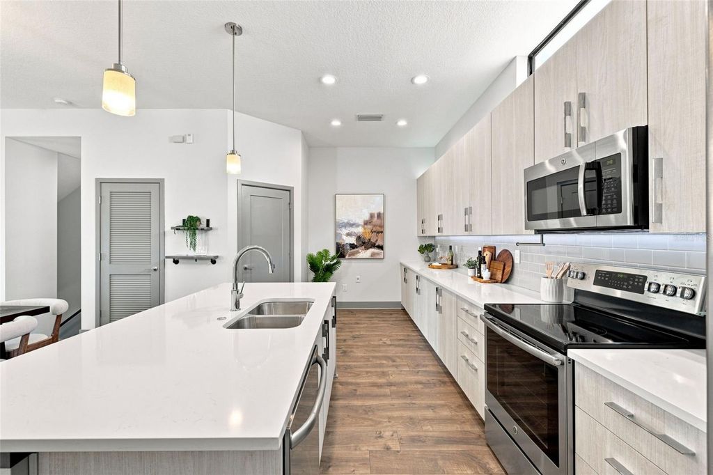 Image 19 of property listing at 4810 W MCELROY AVENUE 3, Tampa, FL 33611
