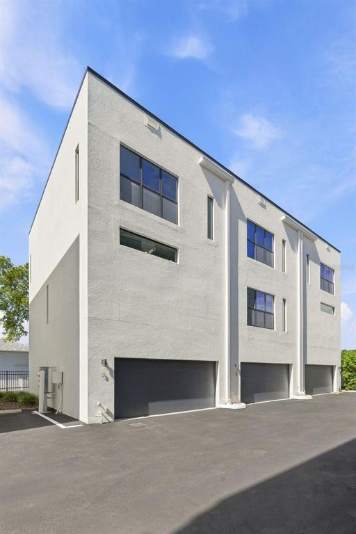 Image 37 of property listing at 4810 W MCELROY AVENUE 3, Tampa, FL 33611