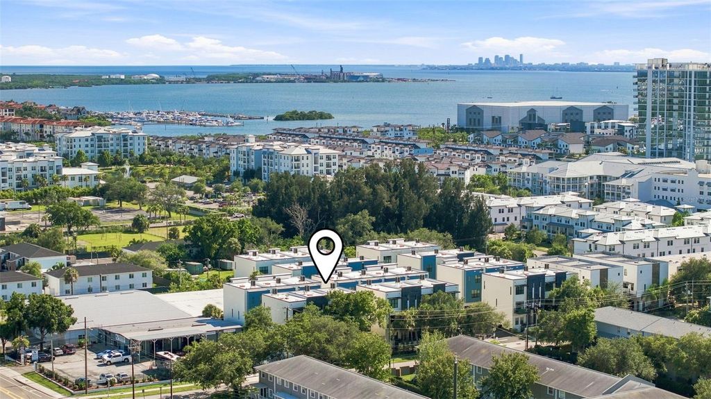 Image 38 of property listing at 4810 W MCELROY AVENUE 3, Tampa, FL 33611