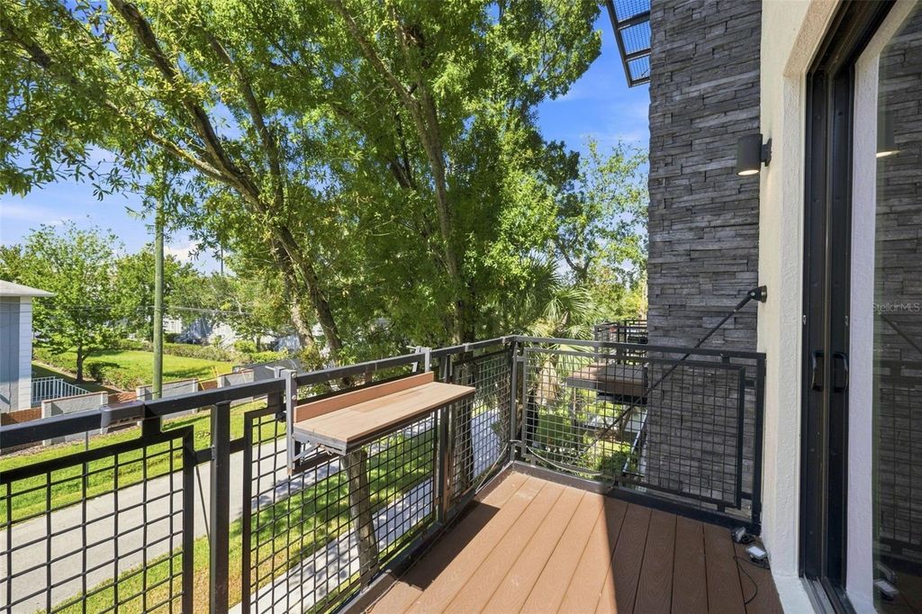 Image 7 of property listing at 4810 W MCELROY AVENUE 3, Tampa, FL 33611