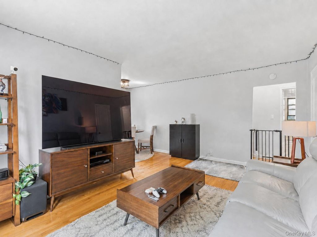 196-29 69th Ave #1st Fl, Fresh Meadows, NY 11365 — photo 2