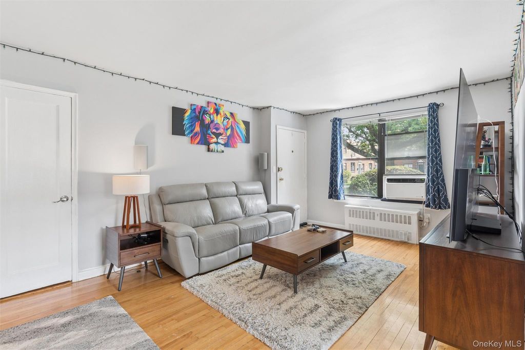 196-29 69th Ave #1st Fl, Fresh Meadows, NY 11365 — photo 3