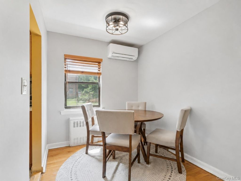 196-29 69th Ave #1st Fl, Fresh Meadows, NY 11365 — photo 4