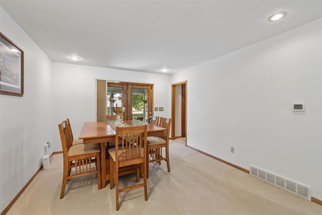 5700 Aspen Drive, West Des Moines, IA 50266