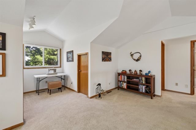 5700 Aspen Drive, West Des Moines, IA 50266