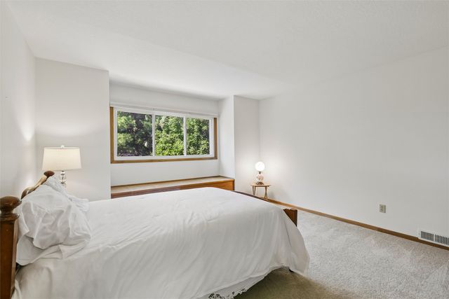 5700 Aspen Drive, West Des Moines, IA 50266