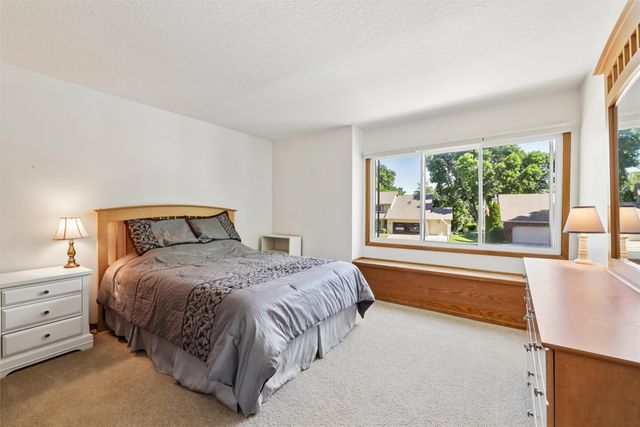 5700 Aspen Drive, West Des Moines, IA 50266