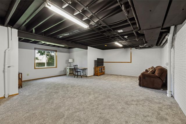 5700 Aspen Drive, West Des Moines, IA 50266