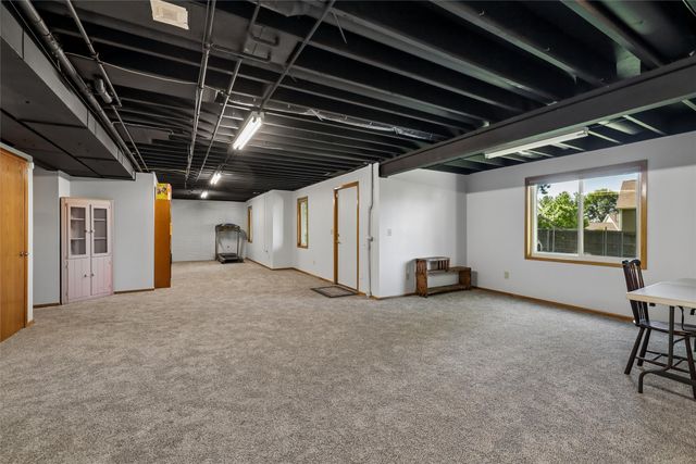 5700 Aspen Drive, West Des Moines, IA 50266