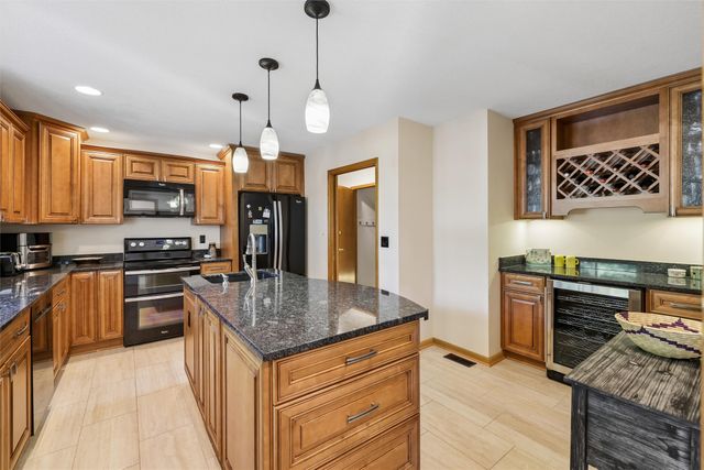 5700 Aspen Drive, West Des Moines, IA 50266