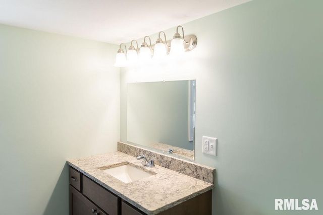 16853 N WRIGHT Road, Lewistown, IL 61542