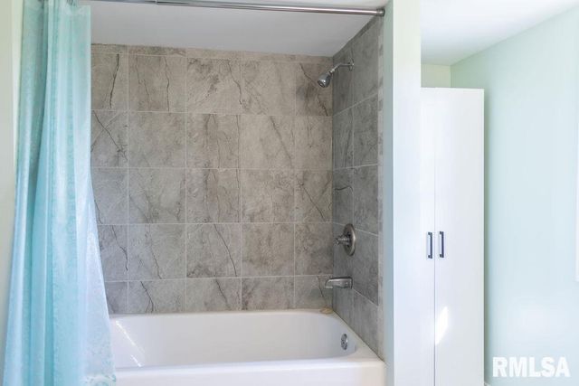 16853 N WRIGHT Road, Lewistown, IL 61542