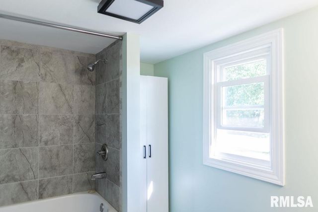 16853 N WRIGHT Road, Lewistown, IL 61542