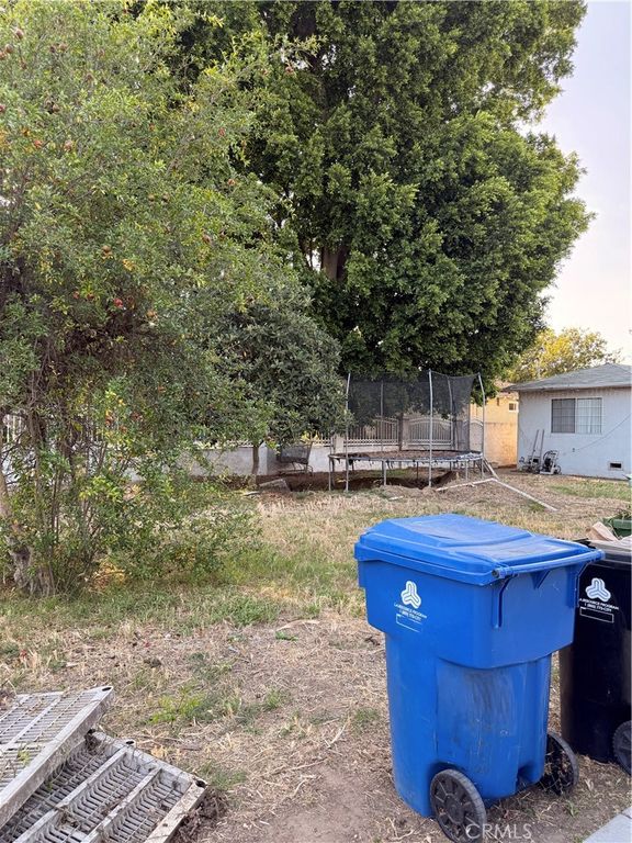 Image 6 of property listing at 13627 Hart, Van Nuys, CA 91405