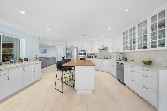 413 S Country Club Drive, Atlantis, FL 33462