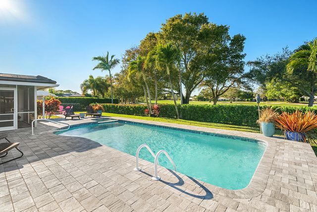 413 S Country Club Drive, Atlantis, FL 33462