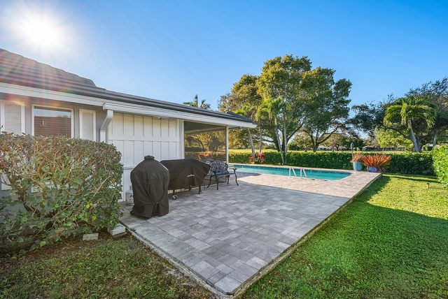 413 S Country Club Drive, Atlantis, FL 33462