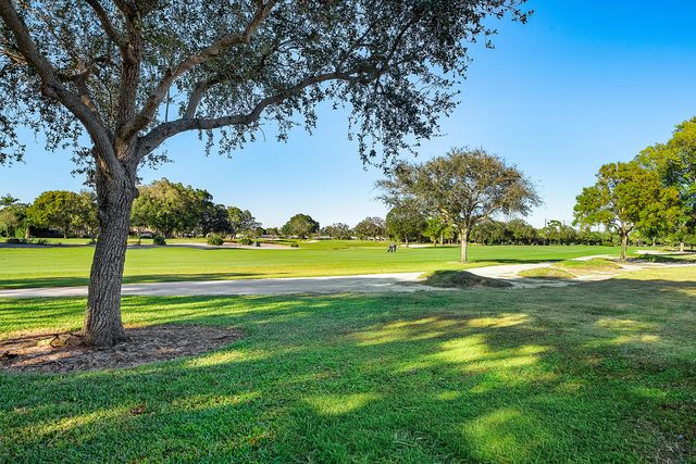 413 S Country Club Drive, Atlantis, FL 33462