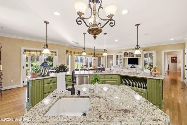 7403 Broad Run Rd, Louisville, KY 40291