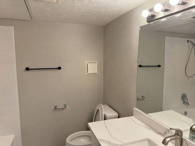 2011 Spenwick Drive 522, Houston, TX 77055