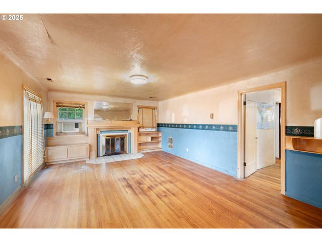 8730 Ne DAVIS St, Portland, OR 97220