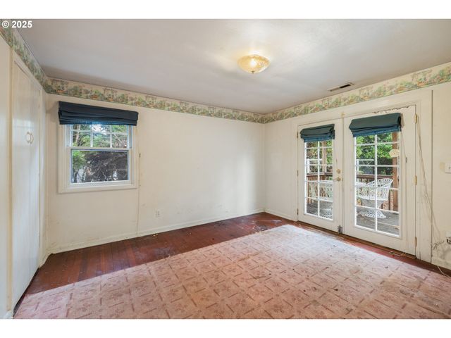 8730 Ne DAVIS St, Portland, OR 97220