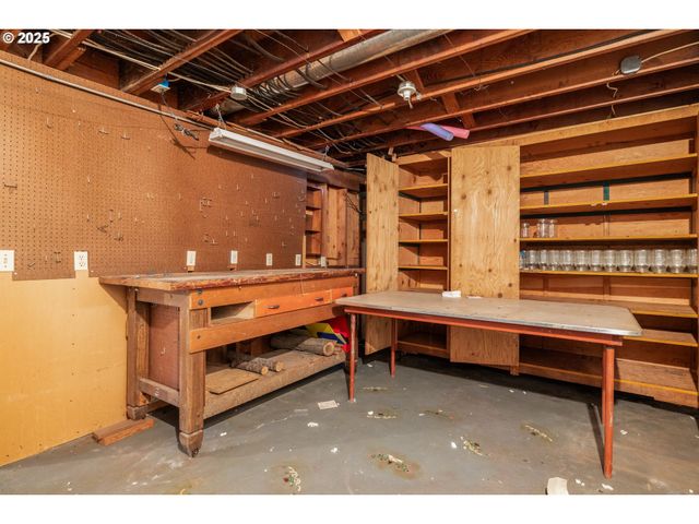 8730 Ne DAVIS St, Portland, OR 97220