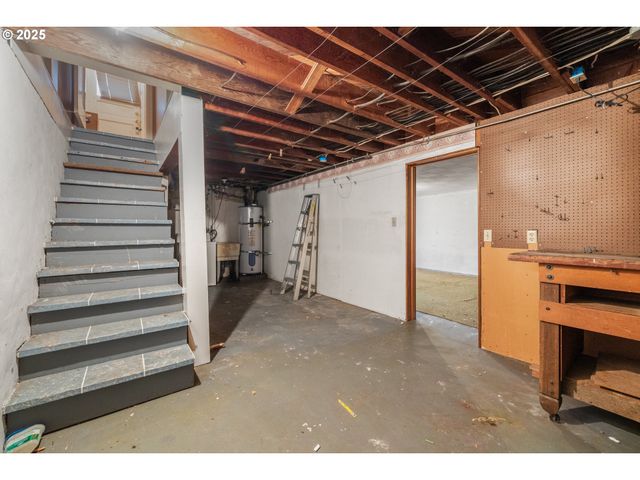 8730 Ne DAVIS St, Portland, OR 97220