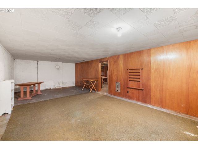 8730 Ne DAVIS St, Portland, OR 97220