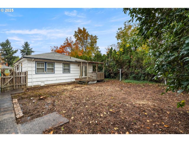 8730 Ne DAVIS St, Portland, OR 97220