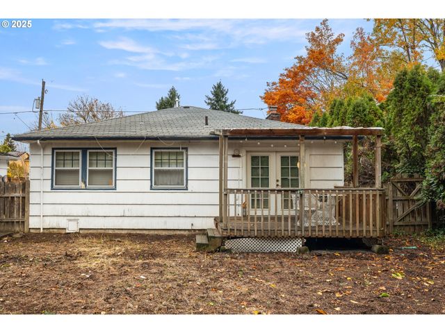 8730 Ne DAVIS St, Portland, OR 97220