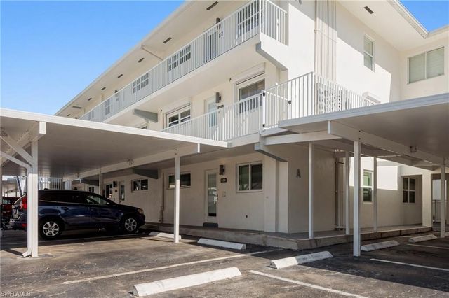 1100 8th AVE S 105A, Naples, FL 34102