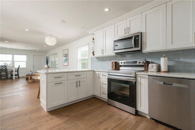1100 8th AVE S 105A, Naples, FL 34102